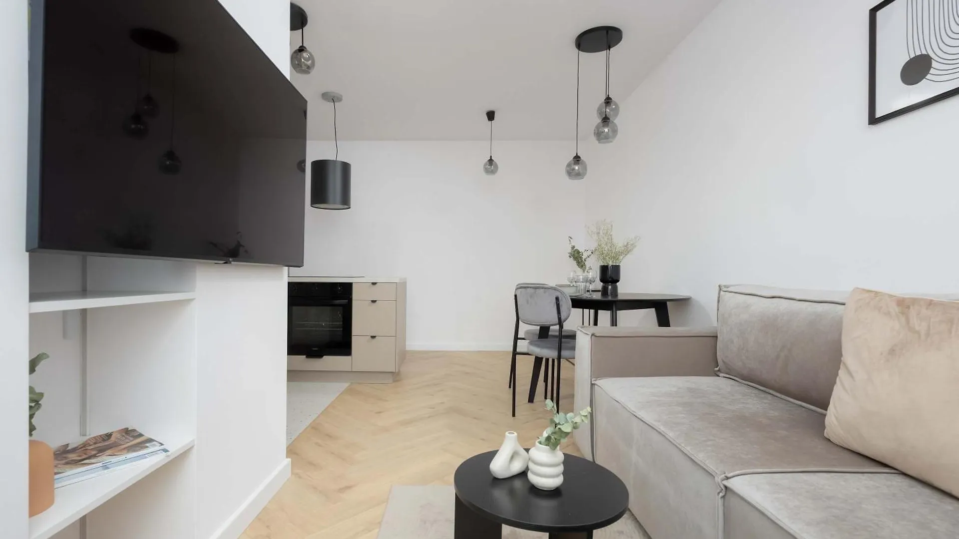 Bright Apartment Close To Pge With Parking By Noclegi Renters ワルシャワ
